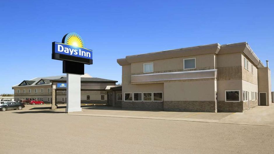 Days Inn High Level Exterior