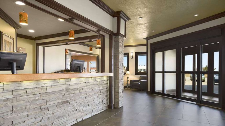 Days Inn High Level Lobby
