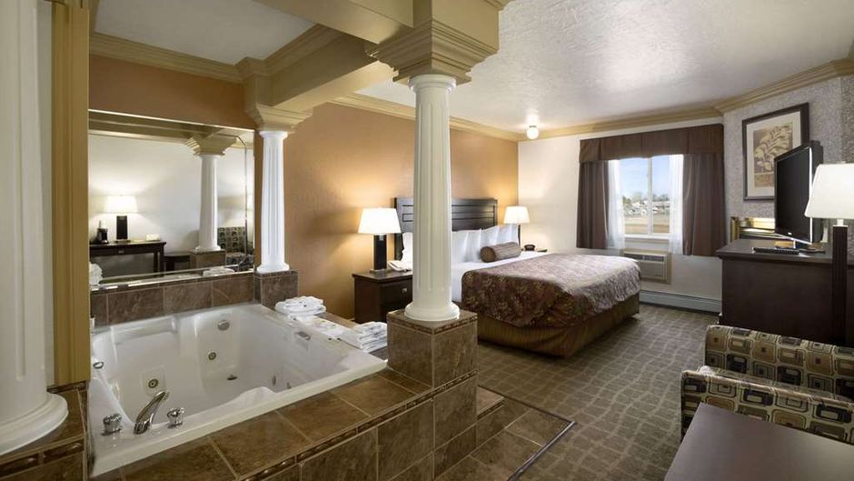 Days Inn High Level Suite