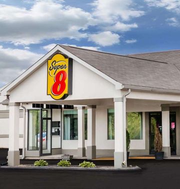 Super 8 Monteagle