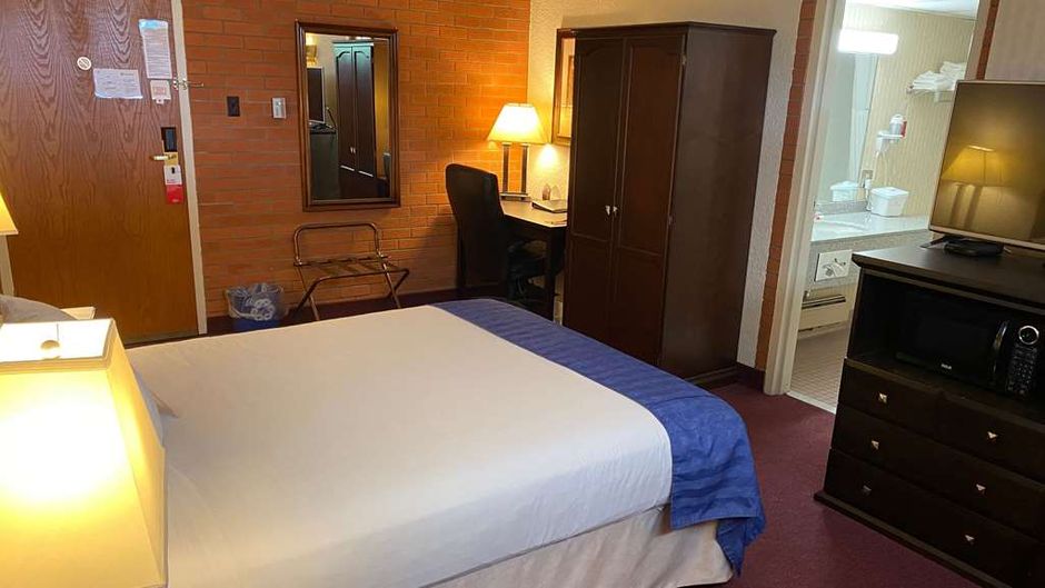Ramada Lethbridge Room