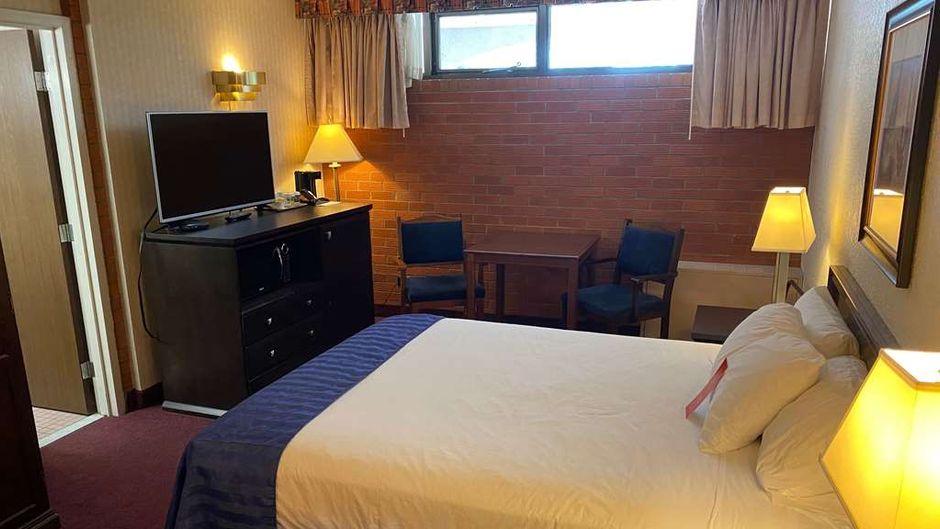 Ramada Lethbridge Room