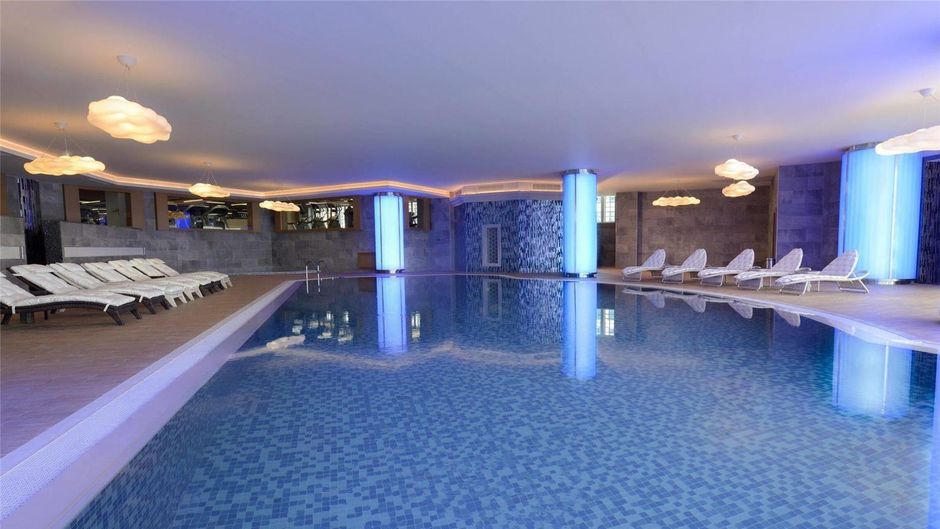 Wyndham Grand Istanbul Europe Pool