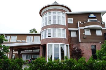 Days Inn - Surrey