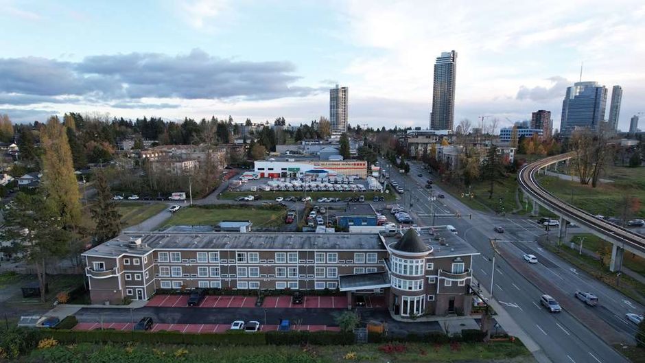 Days Inn - Surrey Exterior