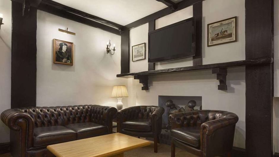 Ramada Crawley Gatwick Lobby