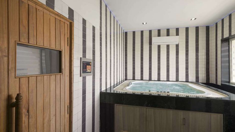 Days Hotel Neemrana Jaipur Highway Pool