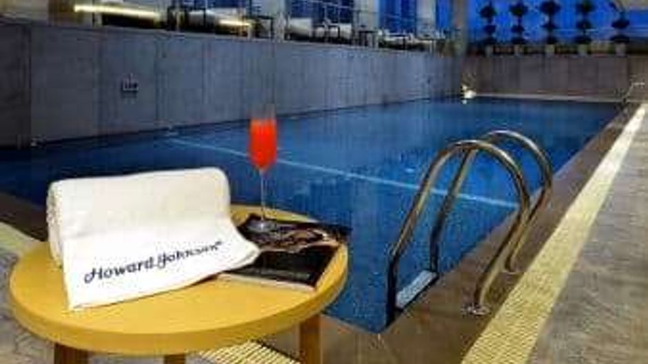Howard Johnson IFC Plaza Ningbo Pool