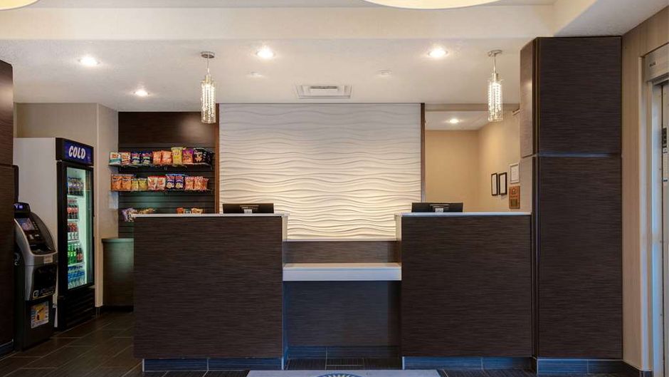 Days Inn & Suites, Yorkton Lobby