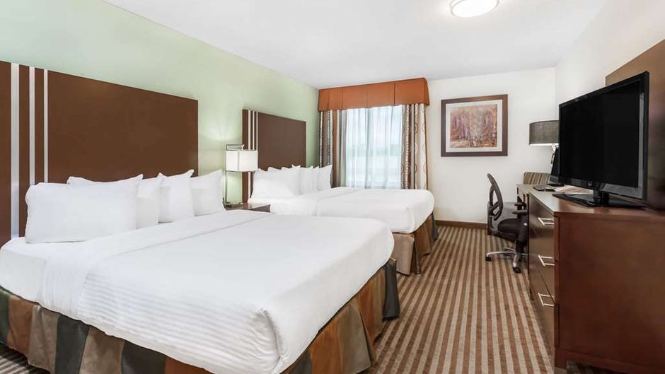 Ramada Carlyle Room