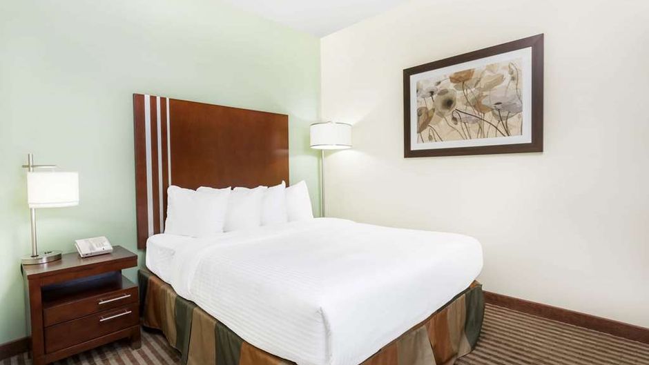 Ramada Carlyle Room