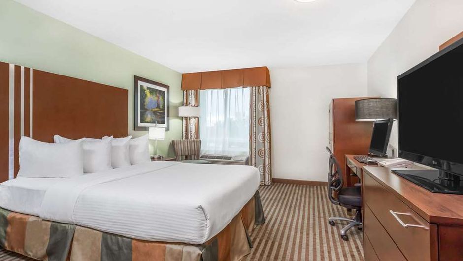 Ramada Carlyle Room