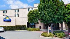 Days Inn & Suites by Wyndham Fullerton