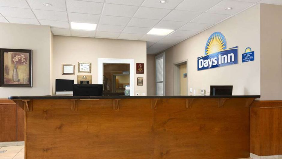 Days Inn Chetwynd Lobby