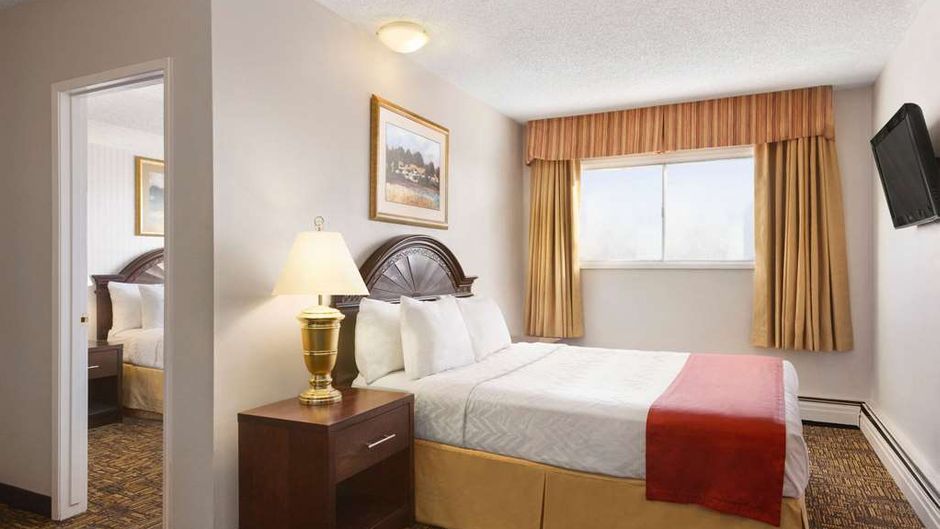 Travelodge North Battleford Suite