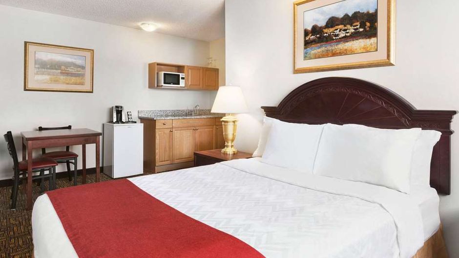Travelodge North Battleford Suite
