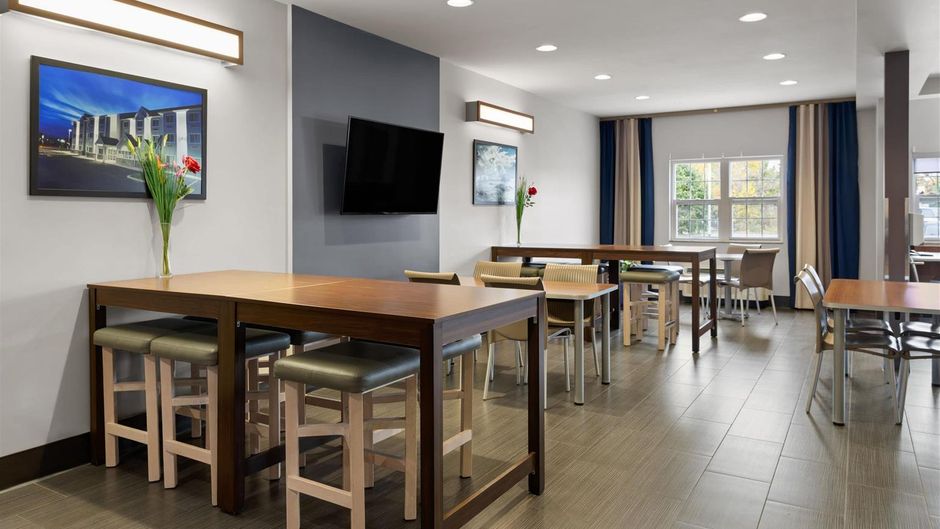 Microtel Inn & Suites by Wyndham Lobby