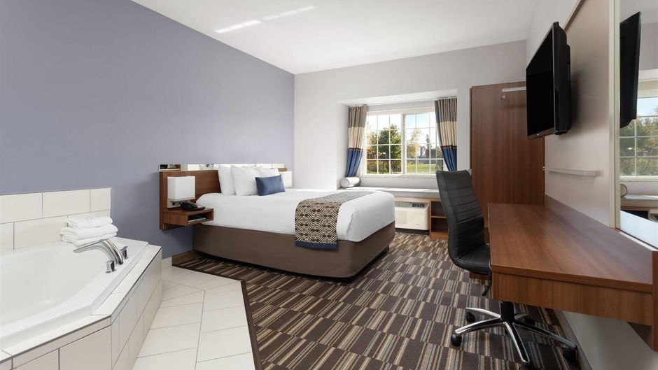 Microtel Inn & Suites by Wyndham Suite