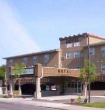 Super 8 Saskatoon West