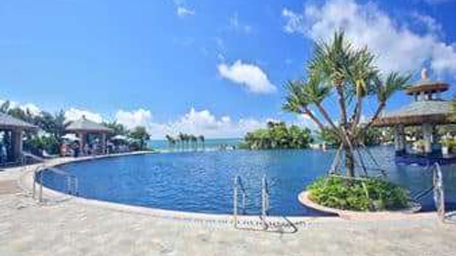 Days Hotel & Suites Yangijang Pool