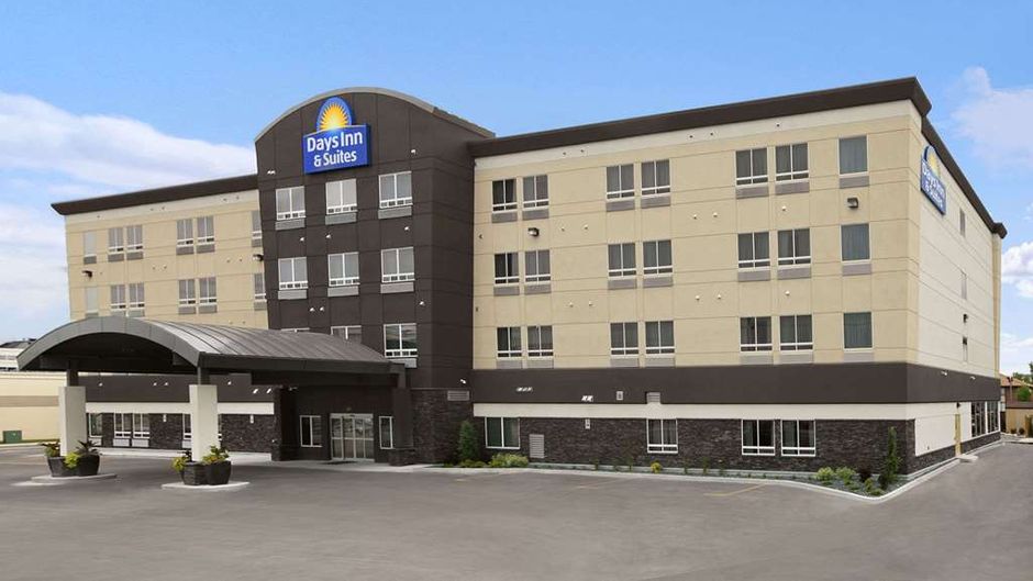 Days Inn & Suites Winnipeg Airport Exterior