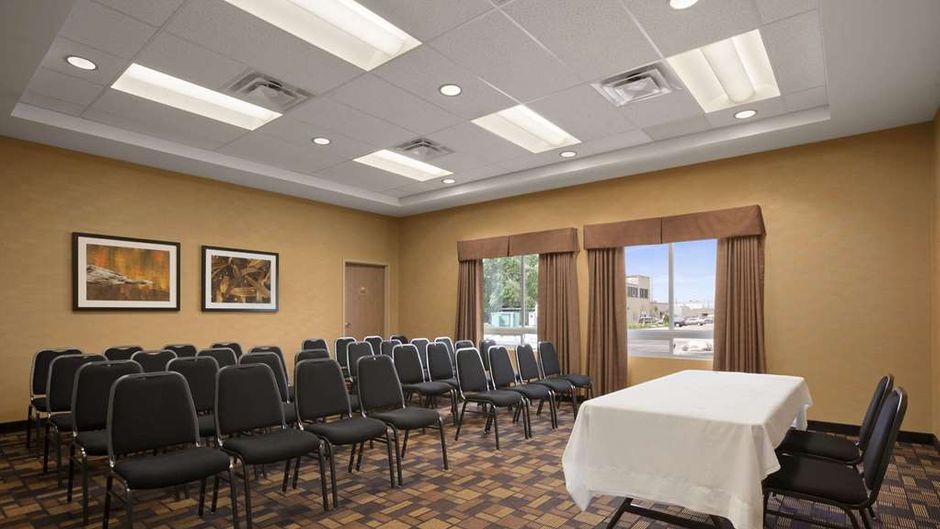 Days Inn & Suites Winnipeg Airport Meeting