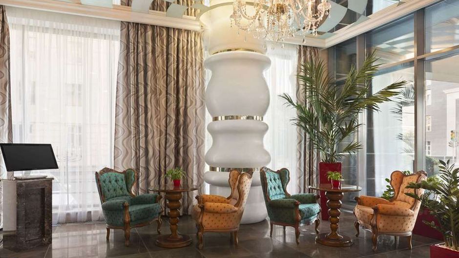 Ramada Kazan City Center Lobby