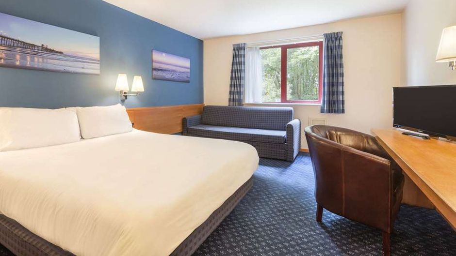 Days Inn Magor Room