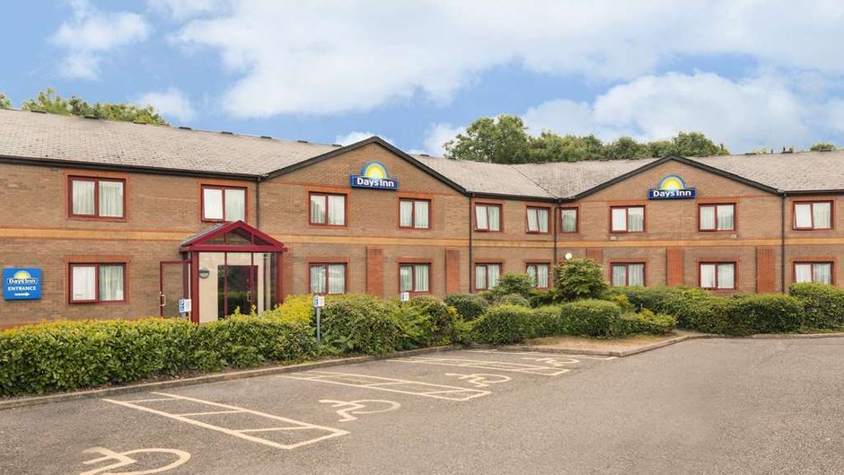 Days Inn Magor Exterior