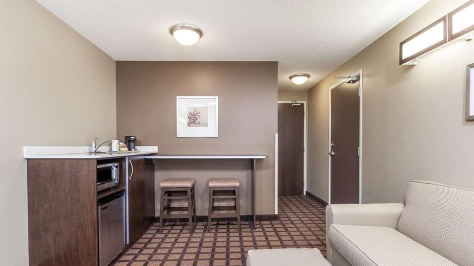 Microtel Inn & Suites Timmins Room