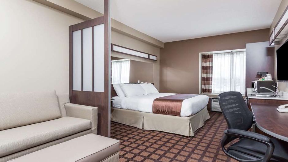 Microtel Inn & Suites Timmins Suite