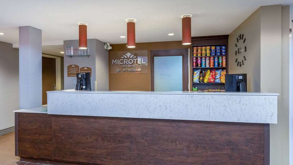 Microtel Inn & Suites Timmins Lobby