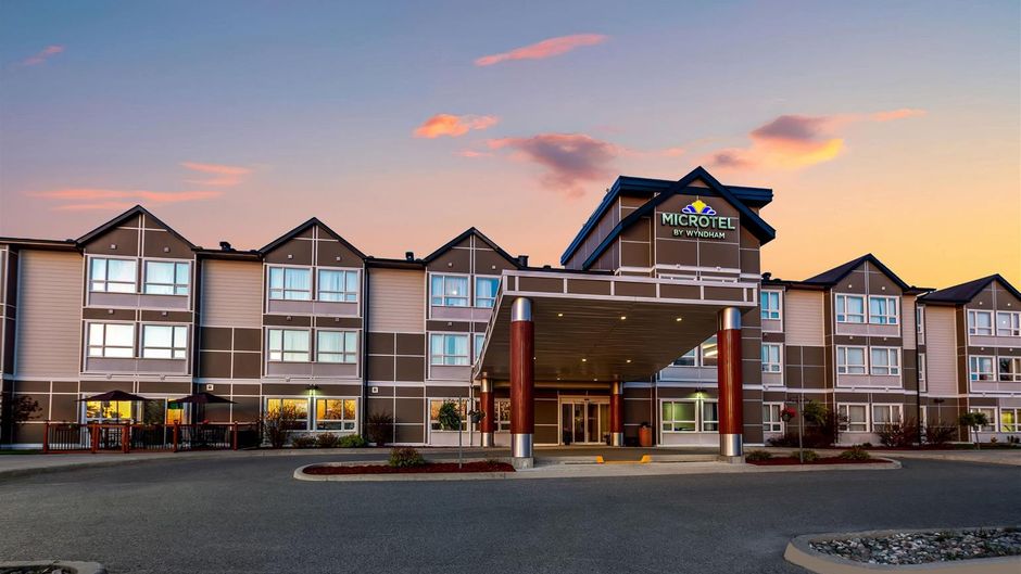 Microtel Inn & Suites Timmins Exterior