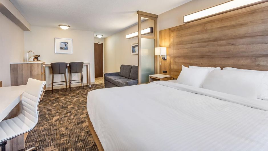 Microtel Inn & Suites Timmins Suite