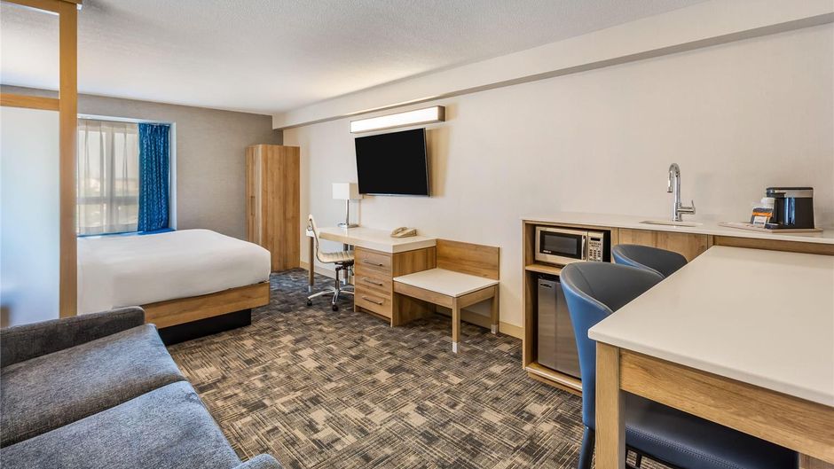Microtel Inn & Suites Timmins Suite