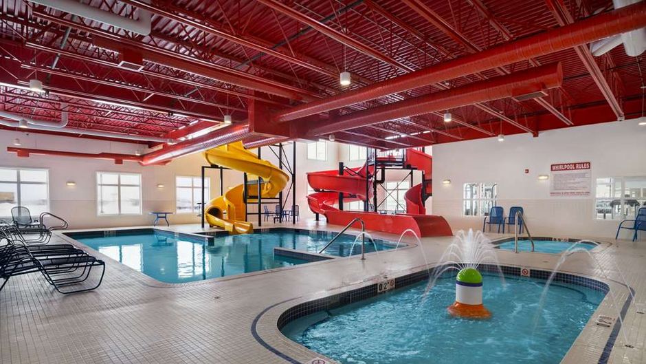 Ramada Emerald Park Regina East Pool