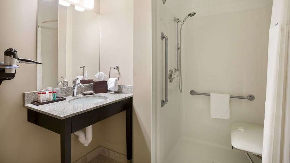 Ramada Emerald Park Regina East Room