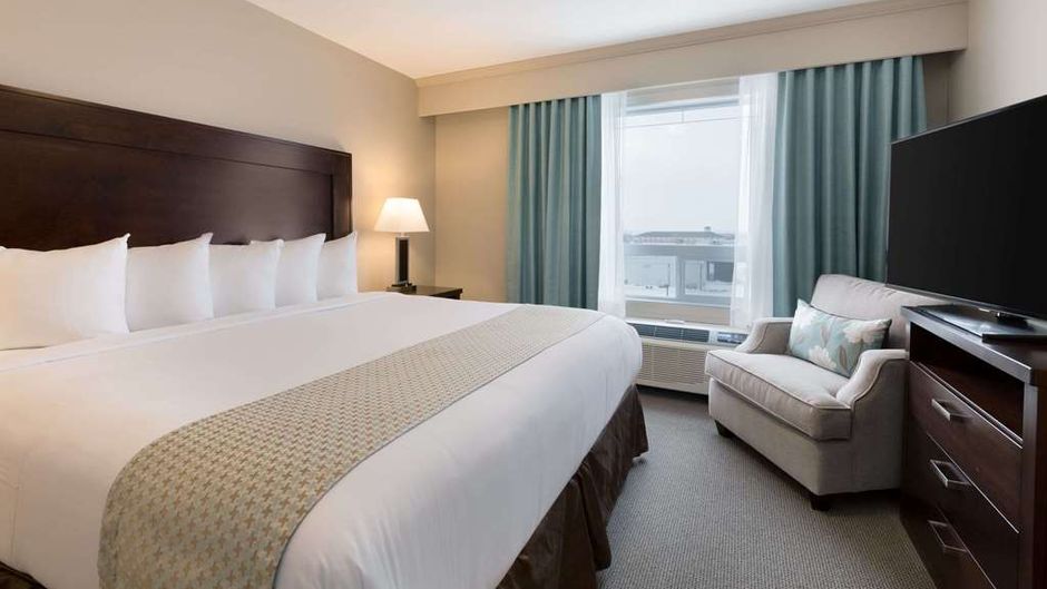 Ramada Emerald Park Regina East Suite