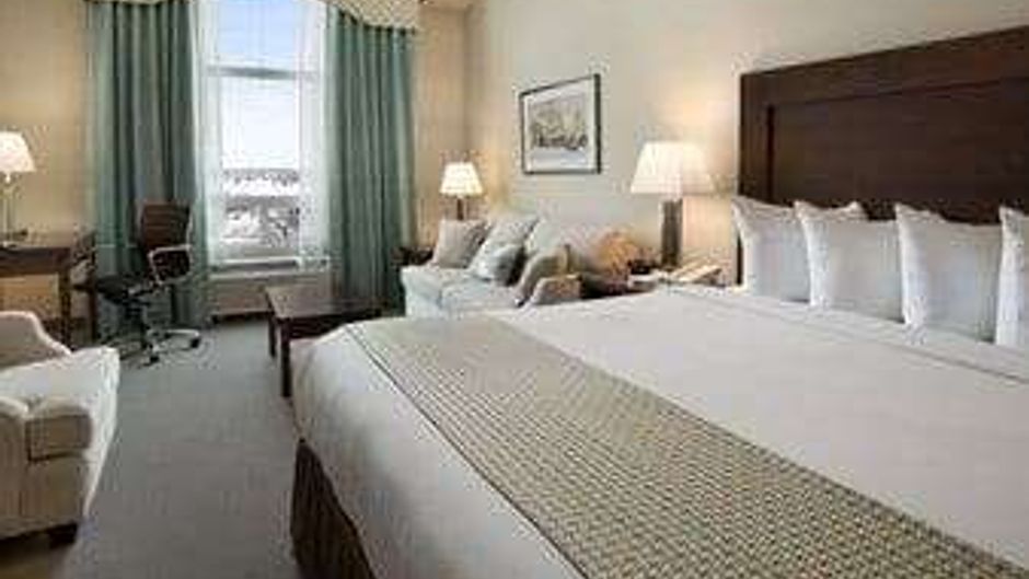 Ramada Emerald Park Regina East Room