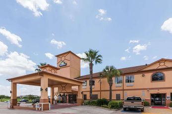 Days Inn & Suites Pasadena