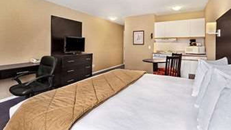Super 8 West Kelowna Room