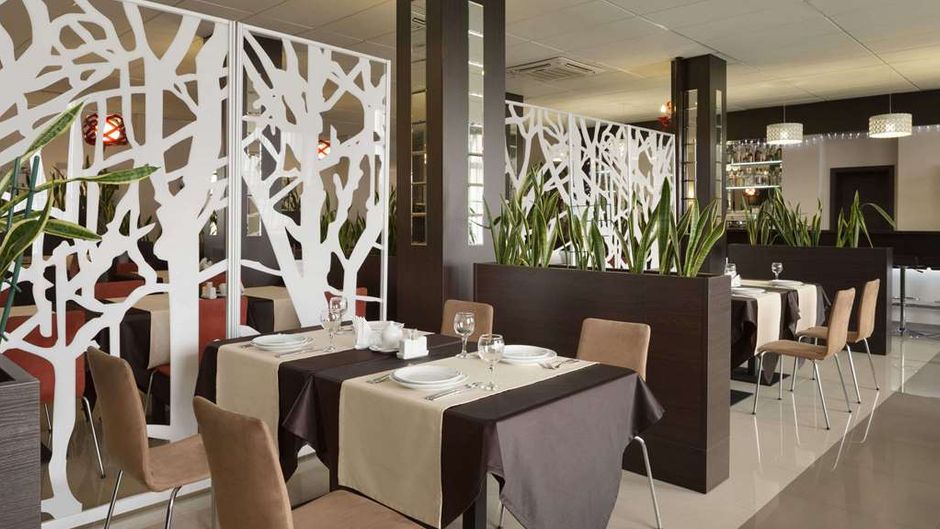 Ramada by Wyndham Lviv Restaurant