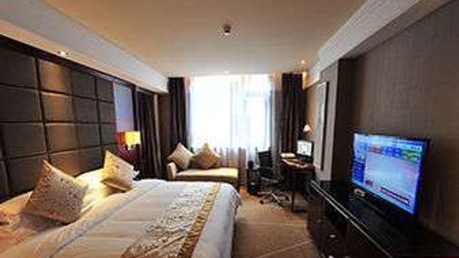 Ramada Pingtan Hotel Room