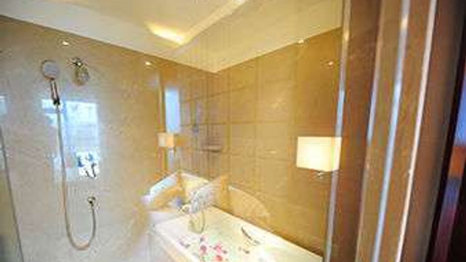 Ramada Pingtan Hotel Room