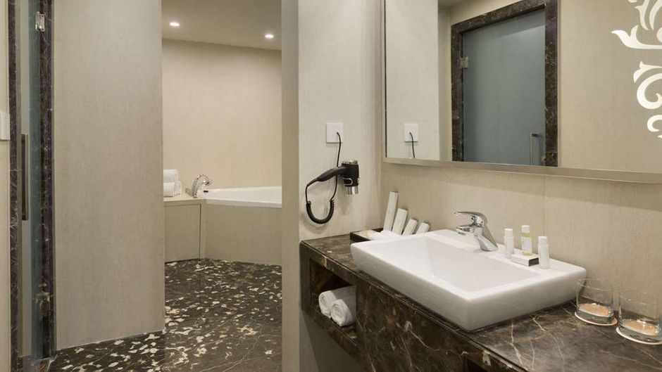 Howard Johnson Bengaluru Hebbal Suite