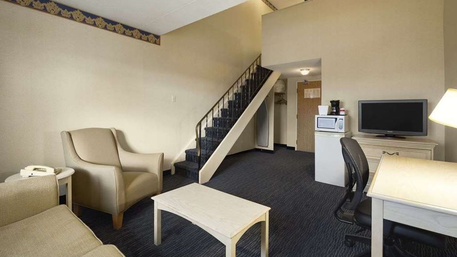 Ramada Trenton Hotel Suite