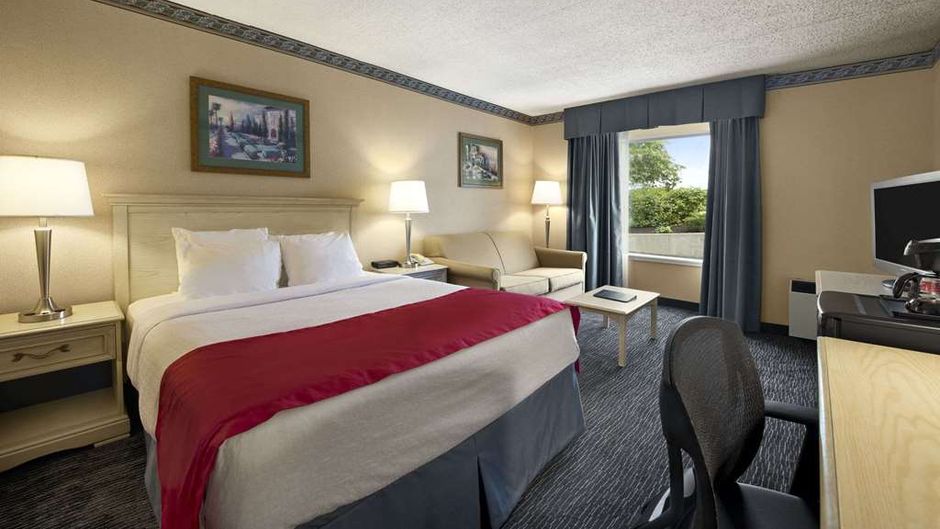 Ramada Trenton Hotel Room