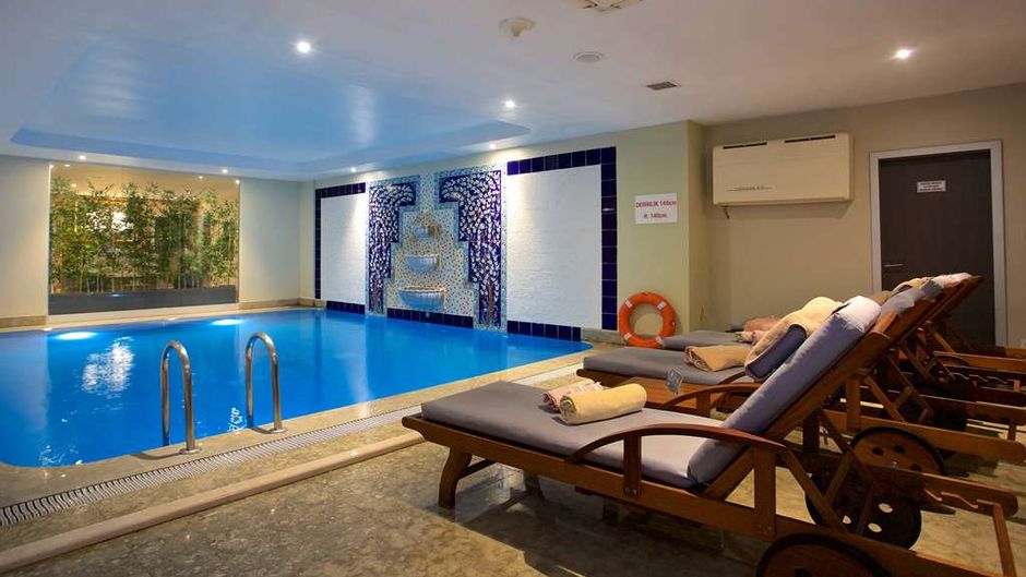 Ramada Istanbul Taksim Pool