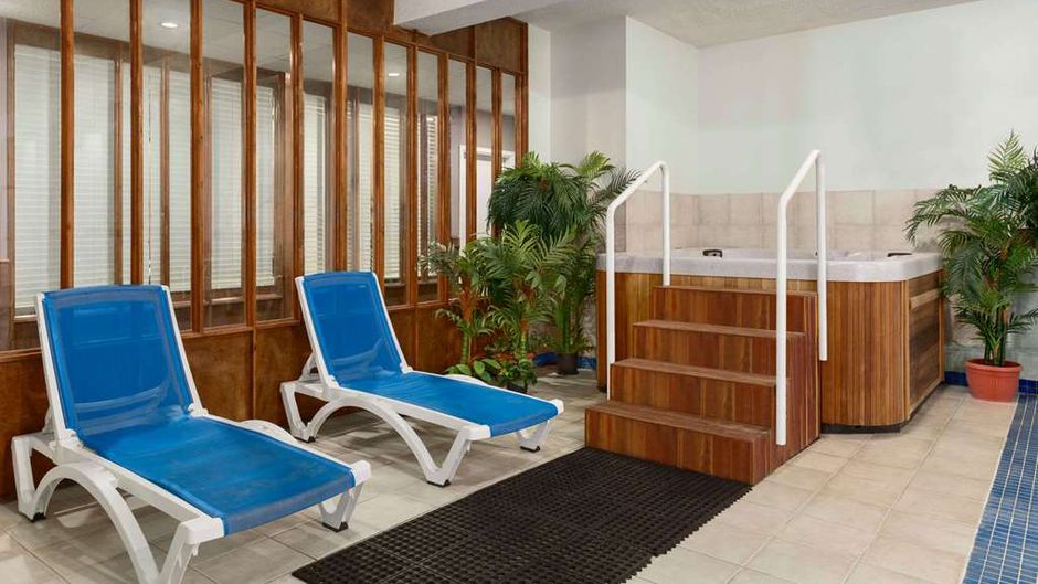 Travelodge Meadow Lake Pool