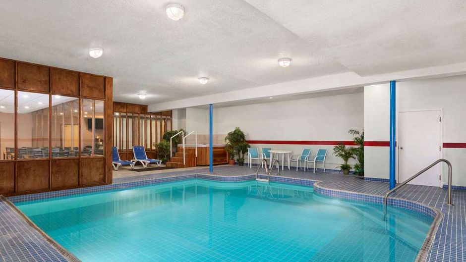 Travelodge Meadow Lake Pool